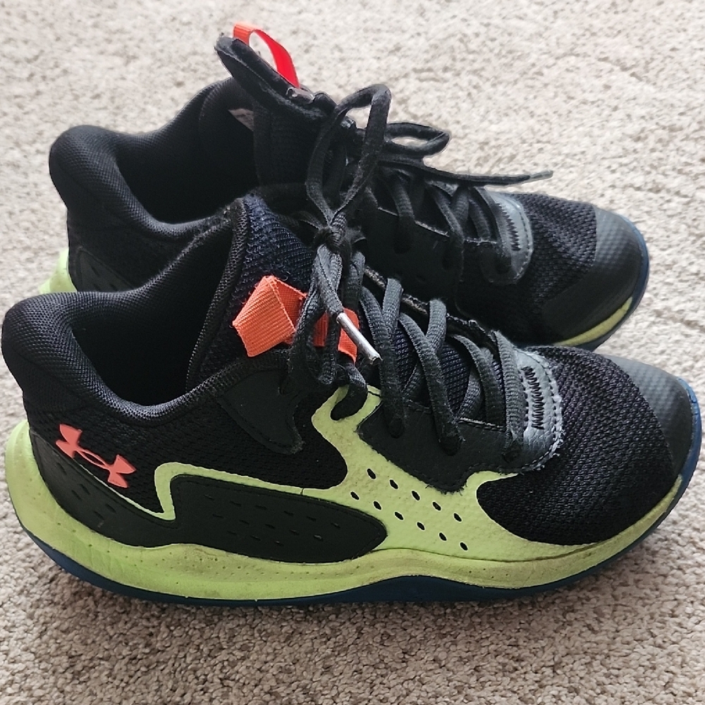 Under Armour Kids Black and Neon Green Sneakers Size 1.5